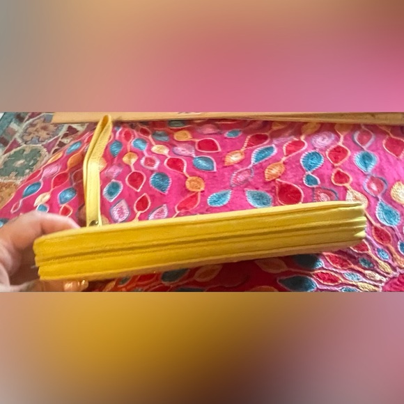 Fun pineapple pale yellow leather wallet with small studs. Apx 7 x 4”. EUC . - Picture 7 of 9